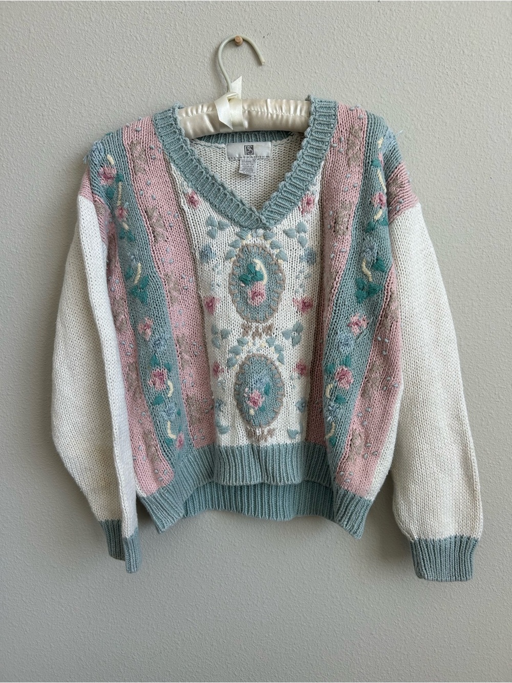 Vintage Grandma Knitted Sweater Pastel Floral in Pink , Blue and Cream